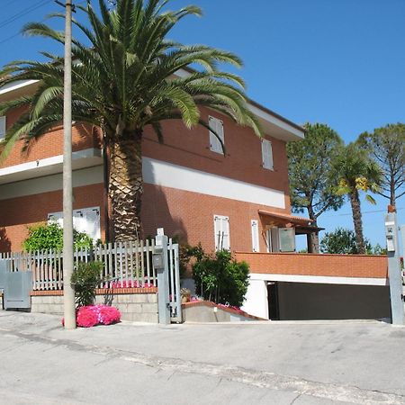 Bed & Breakfast Bompadre Civitanova Marche Bagian luar foto
